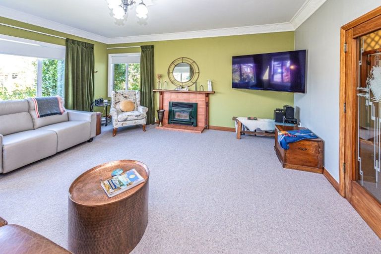 Photo of property in 2 Tarata Street, Saint Johns Hill, Whanganui, 4501