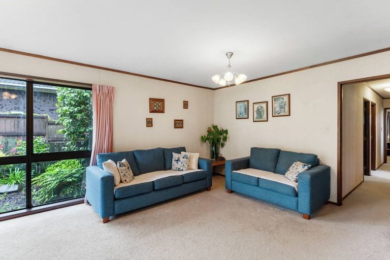 Photo of property in 15 Mark Edward Drive, Half Moon Bay, Auckland, 2012