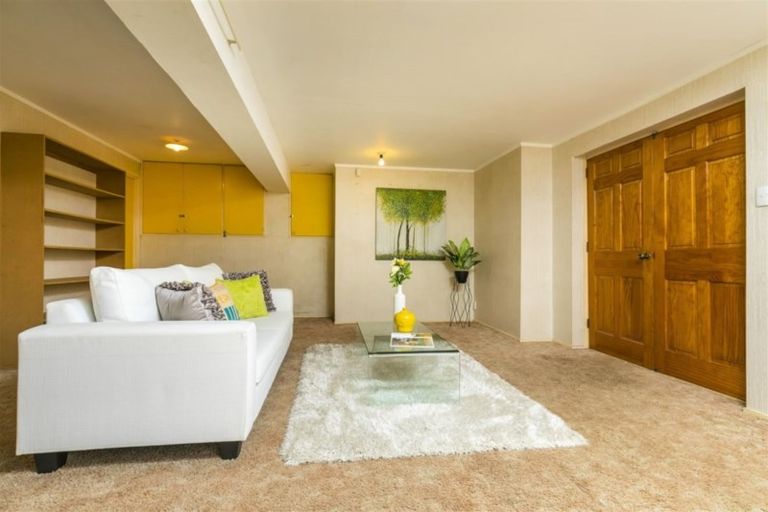 Photo of property in 77 Colwill Road, Massey, Auckland, 0614