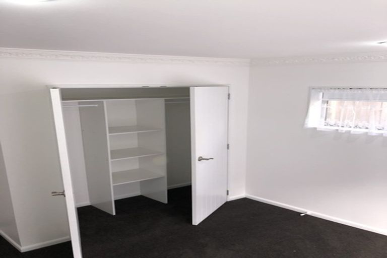 Photo of property in 43 Medallion Drive, Oteha, Auckland, 0632