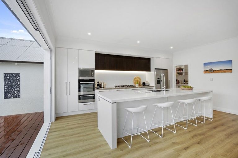 Photo of property in 140 Weston Road, St Albans, Christchurch, 8052