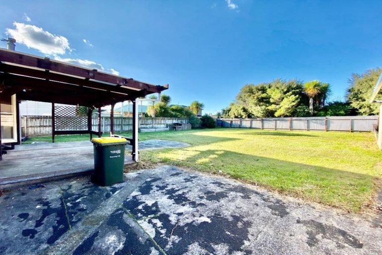 Photo of property in 17 View Road, Papakura, 2110