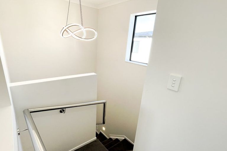 Photo of property in 15 Arahopu Place, Papakura, 2110