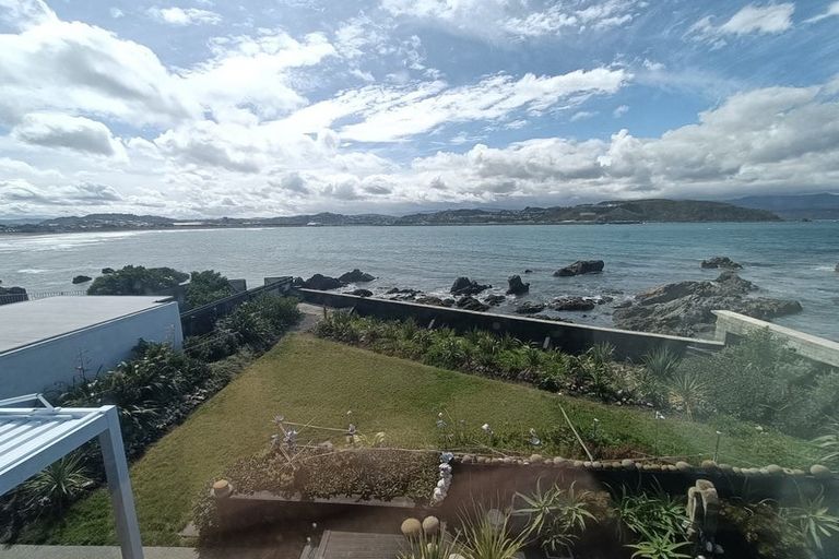 Photo of property in 277 Queens Drive, Lyall Bay, Wellington, 6022