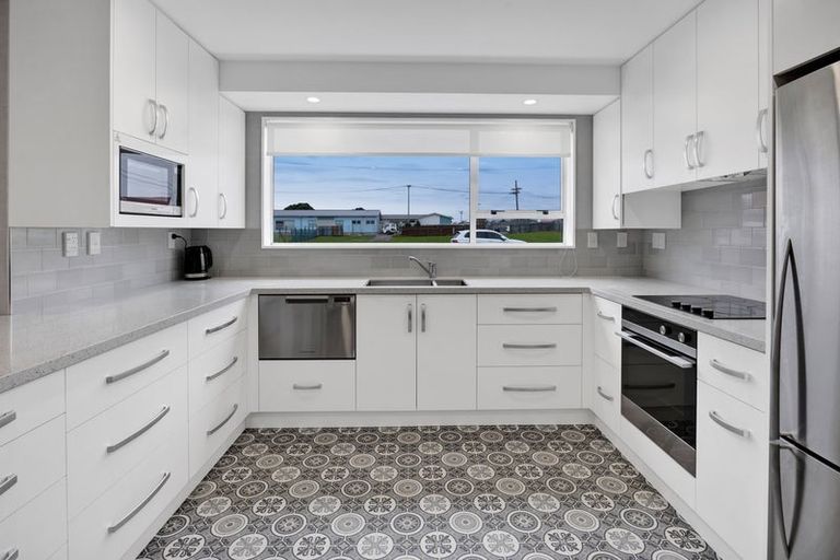 Photo of property in 11 Furlong Street, Hawera, 4610