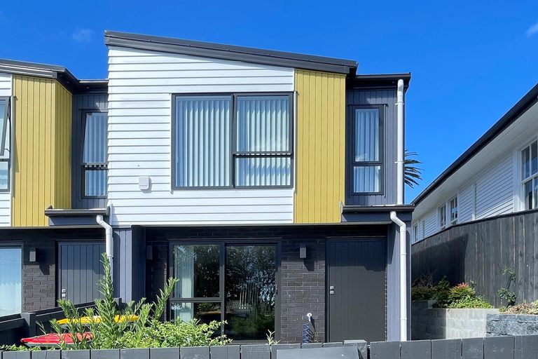 Photo of property in 1a Saint Oswalds Road, Greenlane, Auckland, 1061