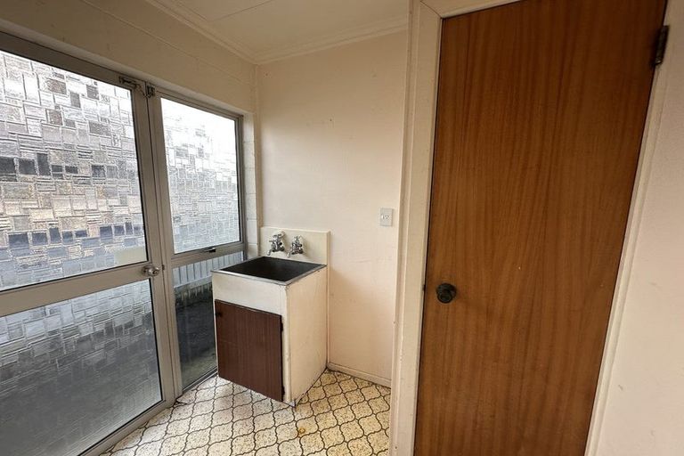 Photo of property in 82 Pioneer Road, Moturoa, New Plymouth, 4310