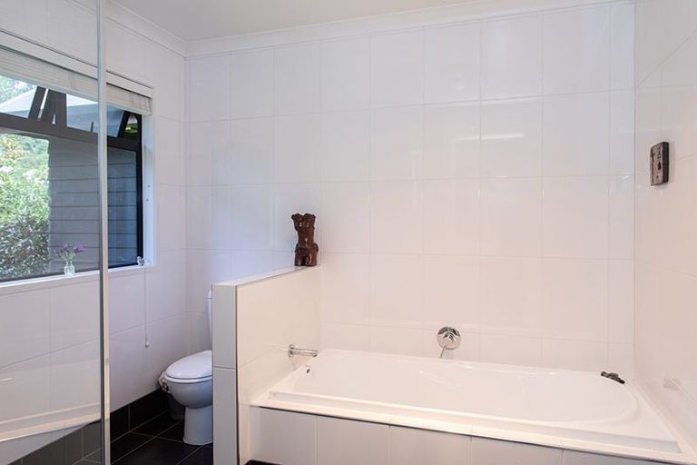 Photo of property in 208 Mapara Road, Acacia Bay, Taupo, 3385