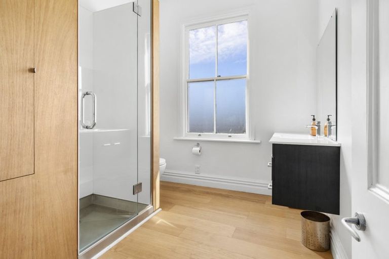 Photo of property in 7 Queen Street, Mount Victoria, Wellington, 6011