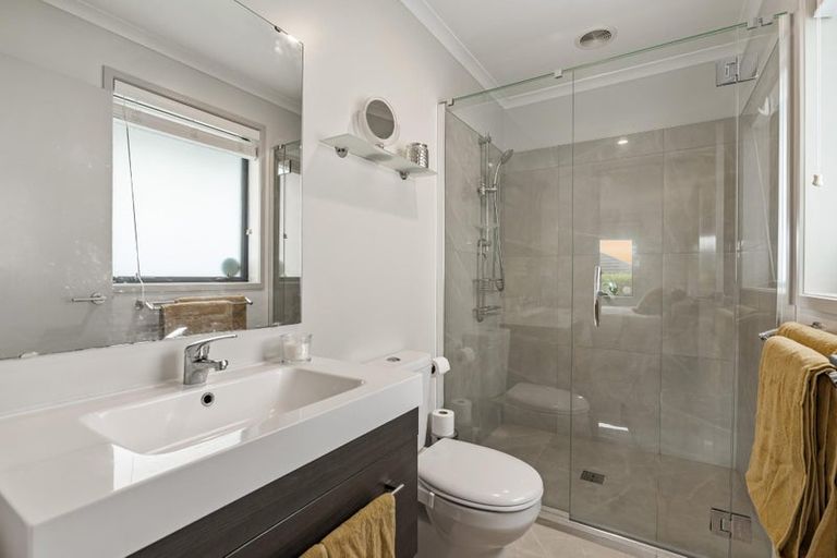 Photo of property in 8 Grenache Way, Kumeu, 0810