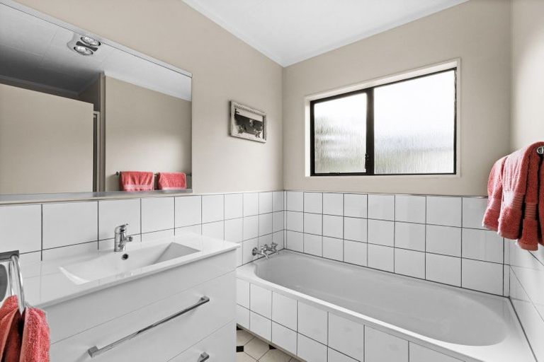 Photo of property in 4 Padfield Place, Havelock North, 4130