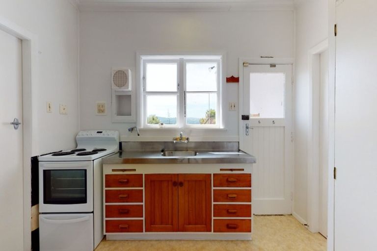 Photo of property in 48 Mana Esplanade, Paremata, Porirua, 5026