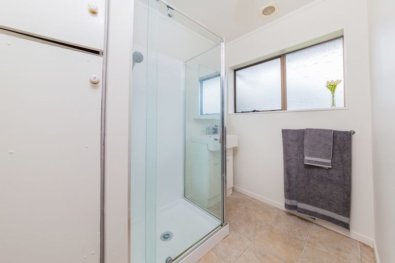 Photo of property in 2/31 Bowater Place, Manurewa, Auckland, 2102