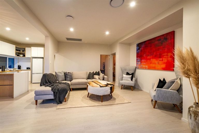 Photo of property in 1/182 Mount Pleasant Road, Mount Pleasant, Christchurch, 8081