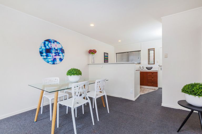 Photo of property in 2/31 Bowater Place, Manurewa, Auckland, 2102