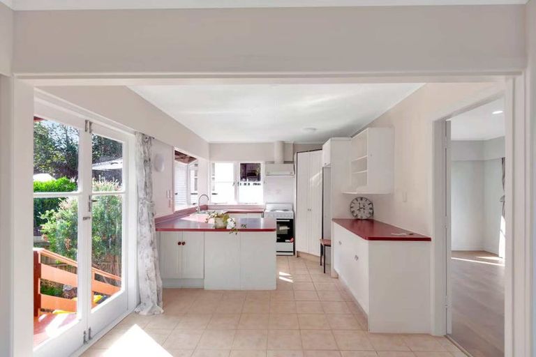 Photo of property in 5 Hillcrest Grove, Hillpark, Auckland, 2102