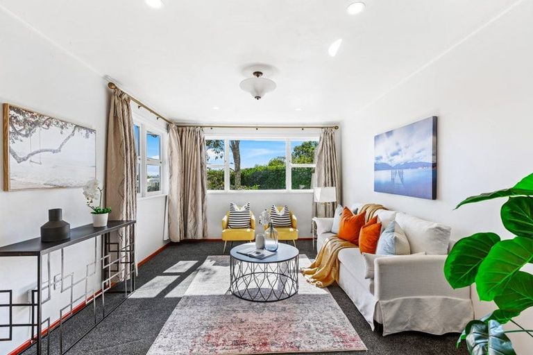 Photo of property in 1 Normandy Place, Henderson, Auckland, 0610