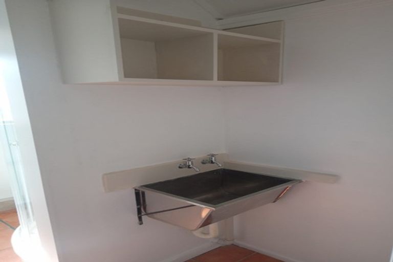 Photo of property in 140 Akaroa Drive, Maupuia, Wellington, 6022