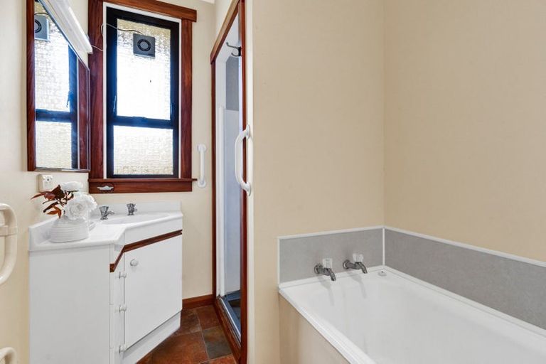 Photo of property in 10 Seddon Street, Westown, New Plymouth, 4310