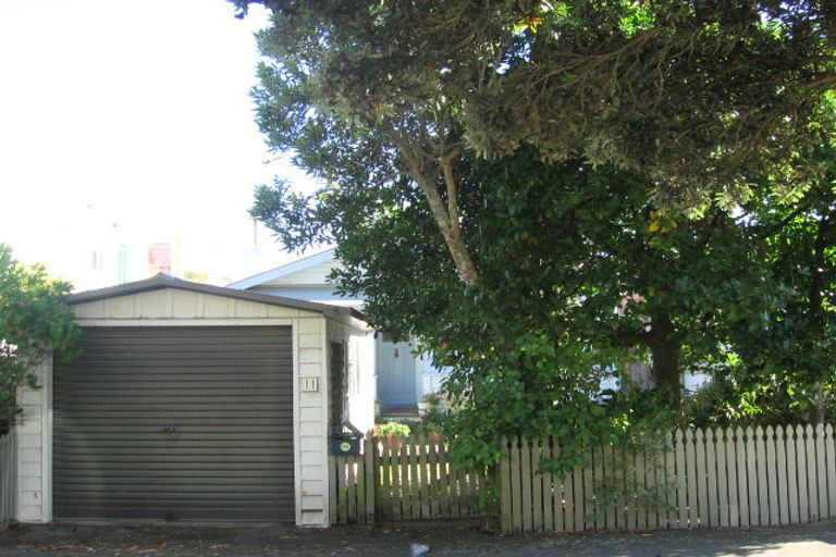 Photo of property in 11 Mahoe Street, Eastbourne, Lower Hutt, 5013