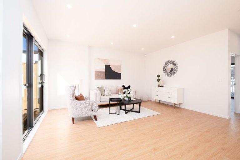 Photo of property in 37 Taipahitini Road, Rosehill, 2113