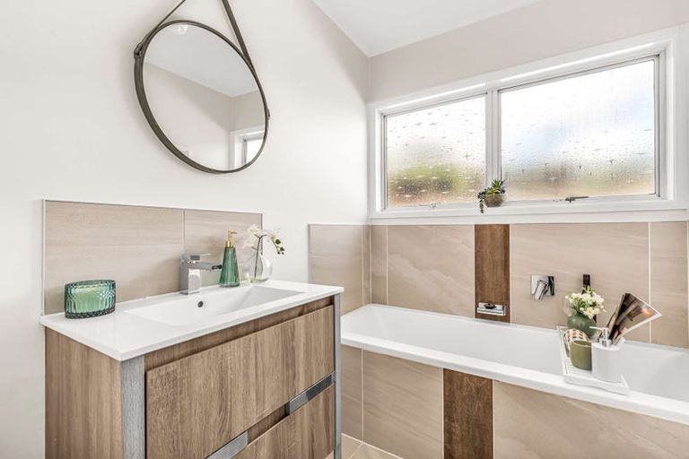 Photo of property in 116 Birkdale Road, Birkdale, Auckland, 0626