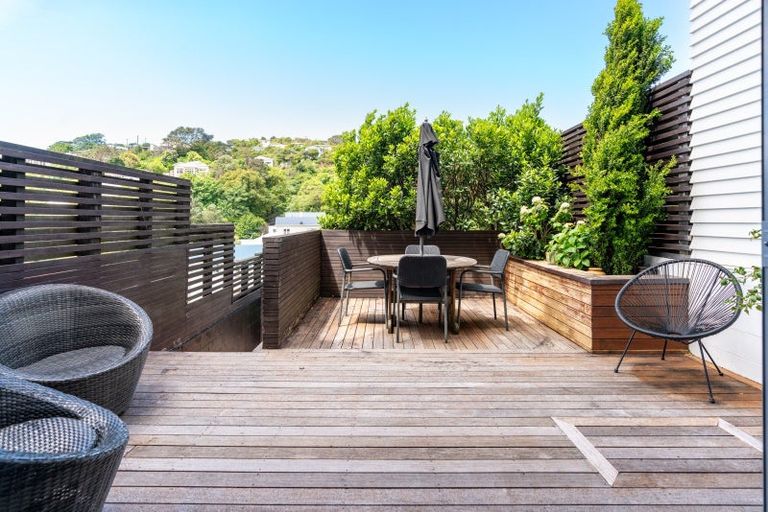 Photo of property in 11 Tiketike Way, Brooklyn, Wellington, 6021