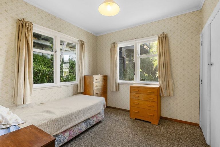 Photo of property in 2 Hudson Street, Island Bay, Wellington, 6023