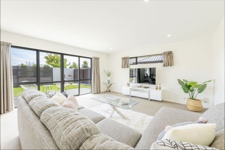 Photo of property in 10 Charente Way, Yaldhurst, Christchurch, 8042