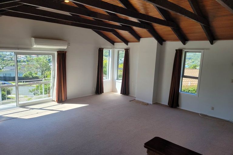 Photo of property in 3 Saint Aidans Way, Tawa, Wellington, 5028