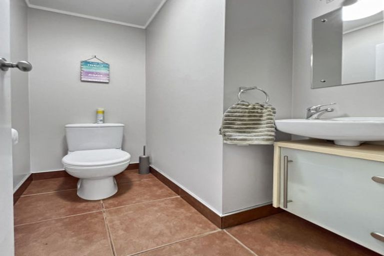 Photo of property in 12 Frank Place, Hillpark, Auckland, 2102