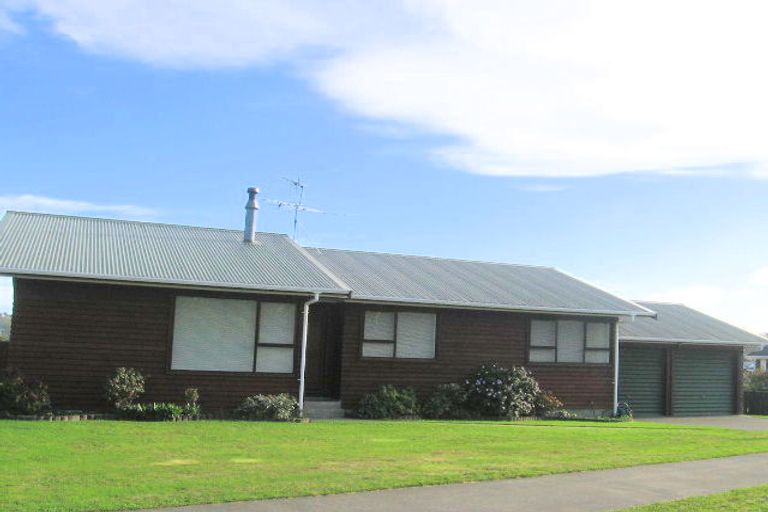 Photo of property in 25 Kinloch Place, Papakowhai, Porirua, 5024