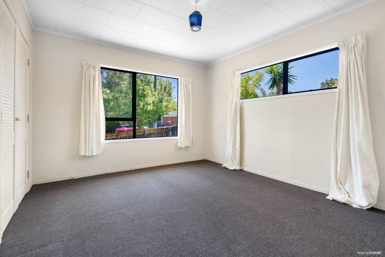 Photo of property in 139 Moire Road, West Harbour, Auckland, 0618