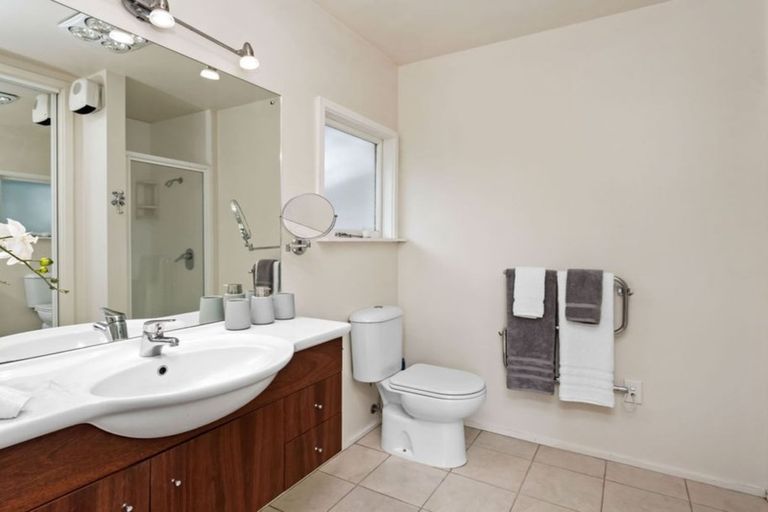 Photo of property in 11 Kingsgate Place, Burnside, Christchurch, 8053