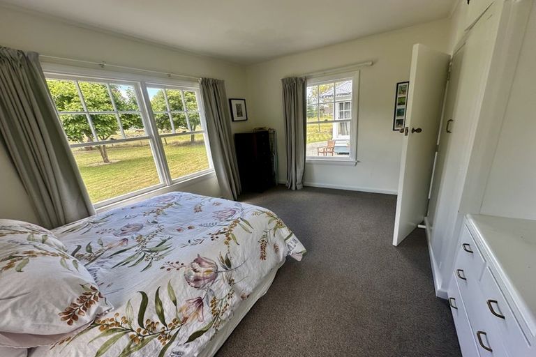 Photo of property in 137 Main North Road, Woodend, 7610