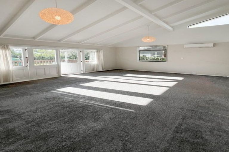 Photo of property in 3/25a Beach Road, Te Atatu Peninsula, Auckland, 0610