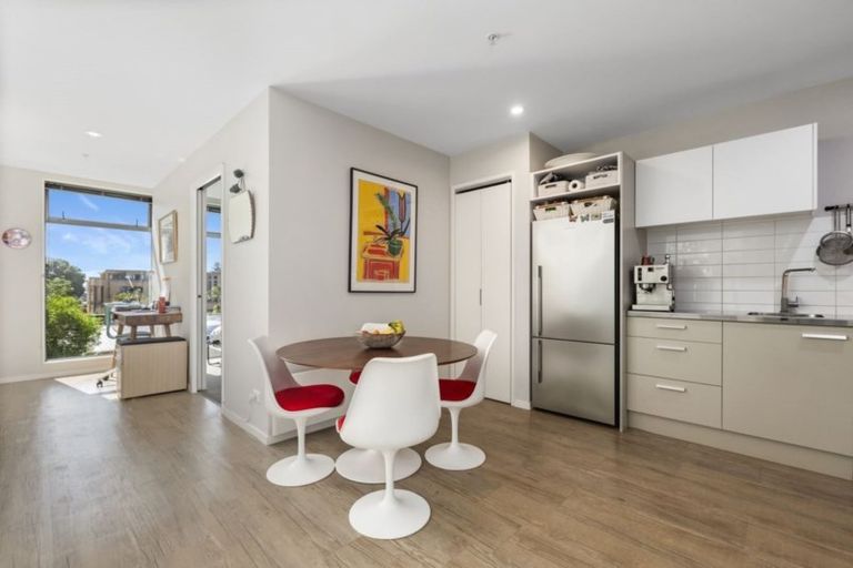 Photo of property in Norfolk Apartments, 307/19 Bute Road, Browns Bay, Auckland, 0630