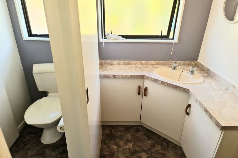 Photo of property in 27 Shera Street, Acacia Bay, Taupo, 3330