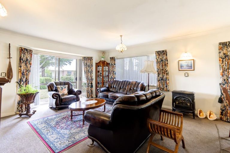 Photo of property in 126 Collins Road, Melville, Hamilton, 3206