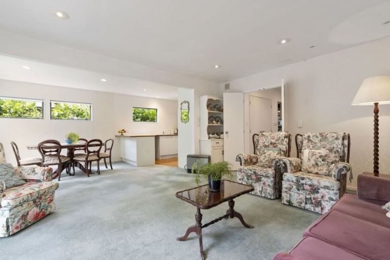 Photo of property in 3/12 Herons Way, Northcote, Auckland, 0627