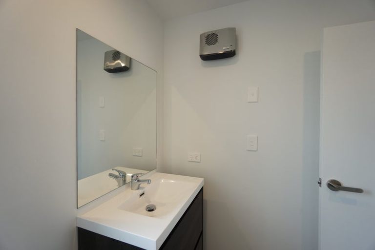 Photo of property in 3/22 Takapu Street, Henderson, Auckland, 0612