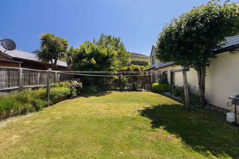 Photo of property in 20 Amber Close, Arthurs Point, Queenstown, 9371