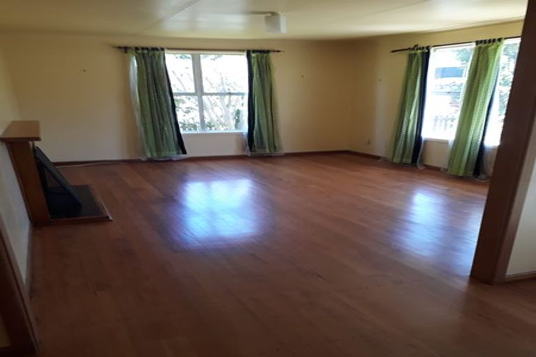 Photo of property in 2 Owhiti Street, Titahi Bay, Porirua, 5022