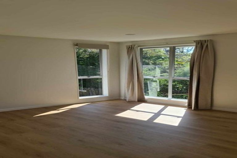 Photo of property in 3 St Margaret Place, West Harbour, Auckland, 0618