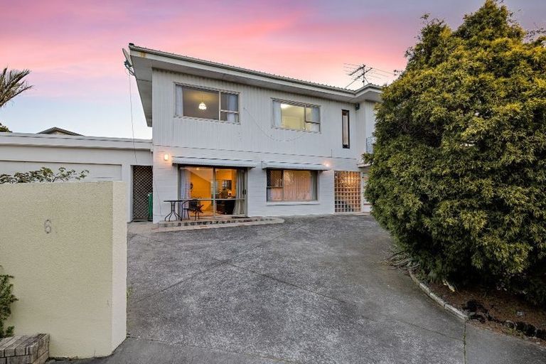 Photo of property in 6 Fayette Place, Te Atatu South, Auckland, 0610