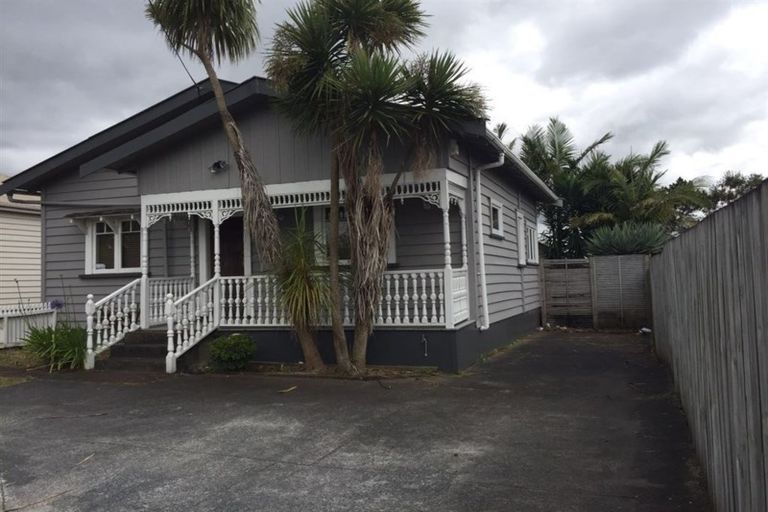 Photo of property in 137 Titirangi Road, New Lynn, Auckland, 0600