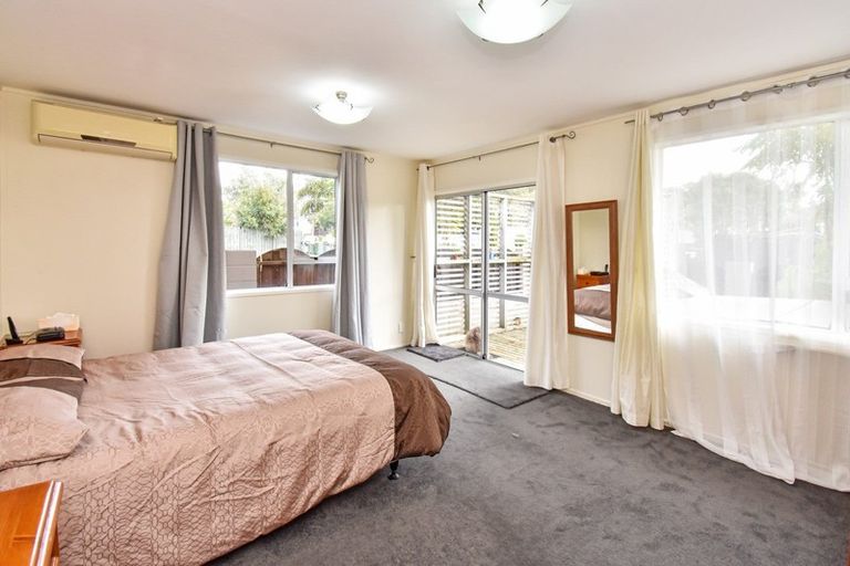 Photo of property in 23 Becker Drive, Weymouth, Auckland, 2103