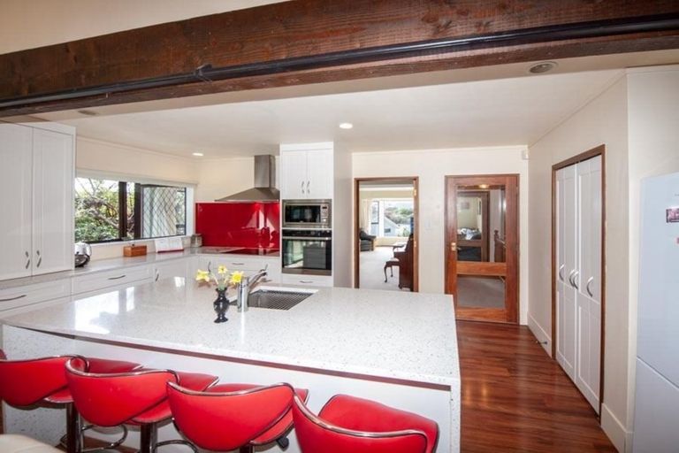 Photo of property in 117 Churton Drive, Churton Park, Wellington, 6037