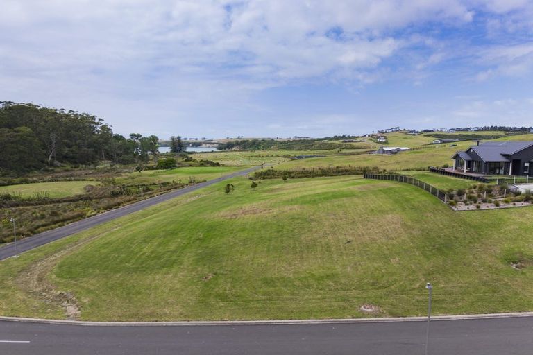 Photo of property in 2 Taha Puke Road, Okura Bush, Silverdale, 0794