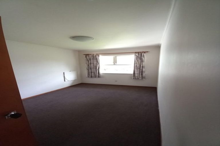 Photo of property in 15 Tauhara Street, Green Bay, Auckland, 0604